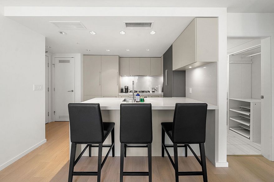 2501 1351 Continental Street
