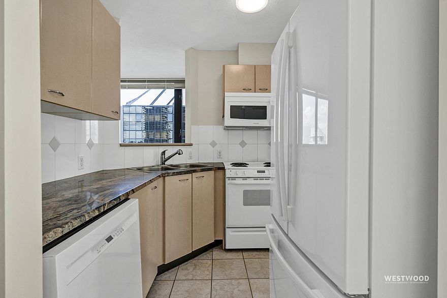 1708 1367 Alberni Street