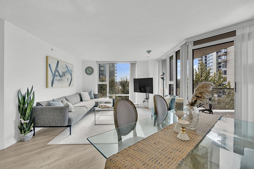 502 455 Beach Crescent