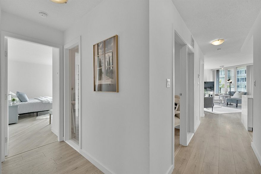 502 455 Beach Crescent