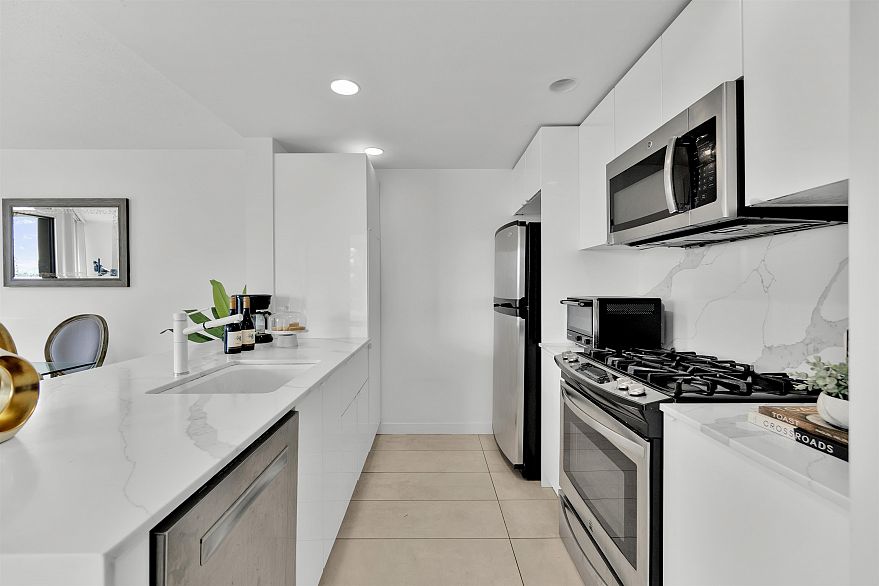 502 455 Beach Crescent