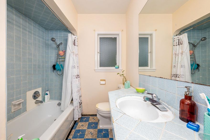 470 W 46th Avenue