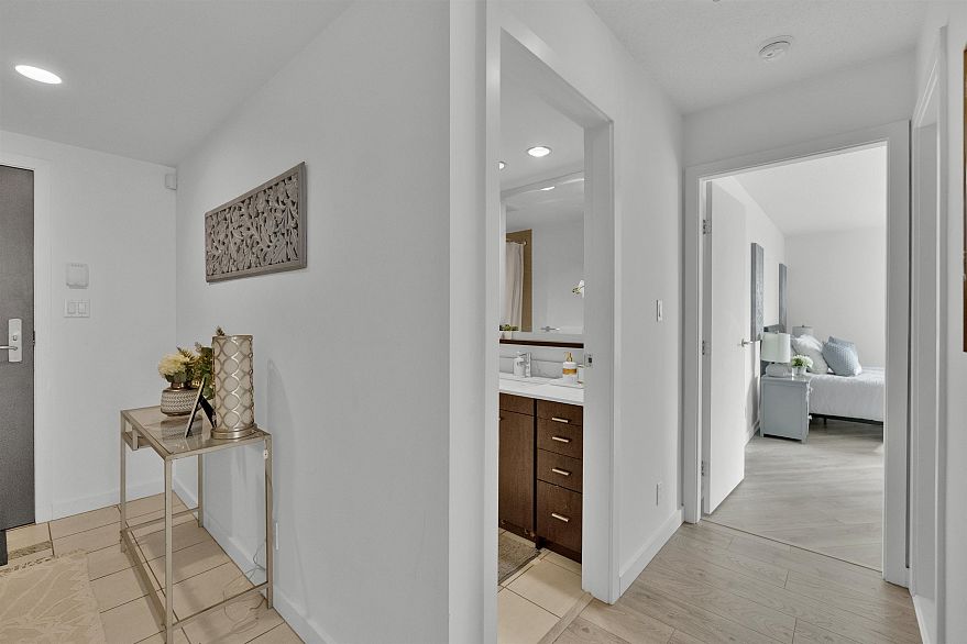 502 455 Beach Crescent