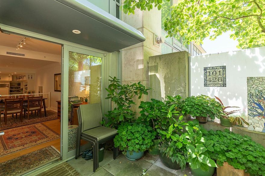101 426 Beach Crescent