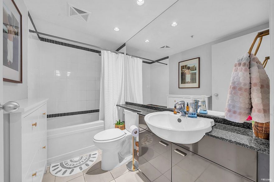 3005 1408 Strathmore Mews