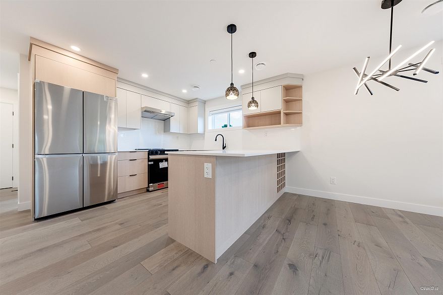 202 5092 Slocan Street
