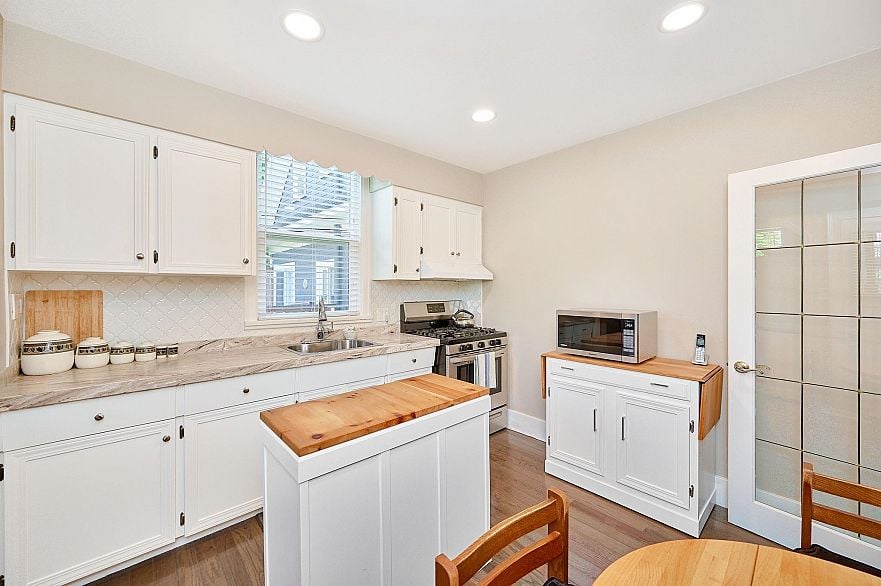 81 E 19th Avenue