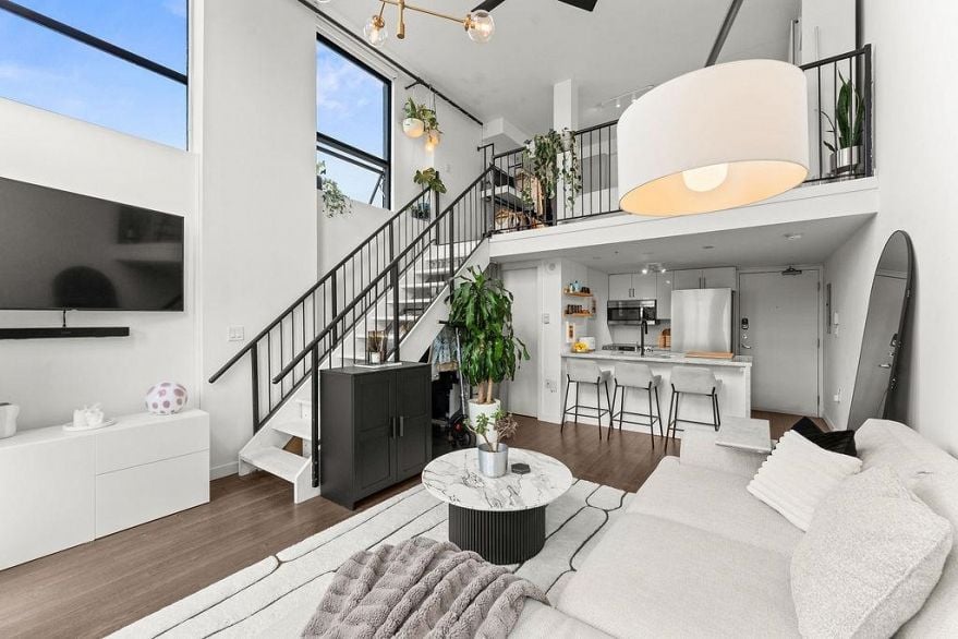 401 1 E Cordova Street