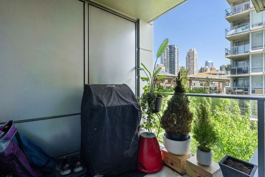 806 633 Kinghorne Mews