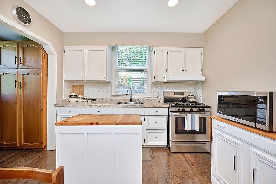 81 E 19th Avenue