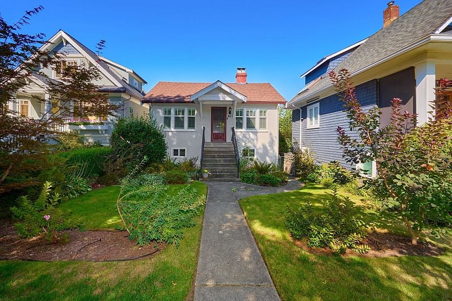 81 E 19th Avenue