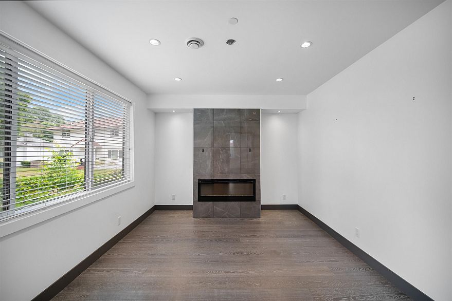 7493 Gatineau Place