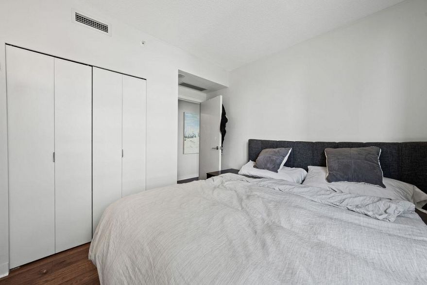 806 633 Kinghorne Mews