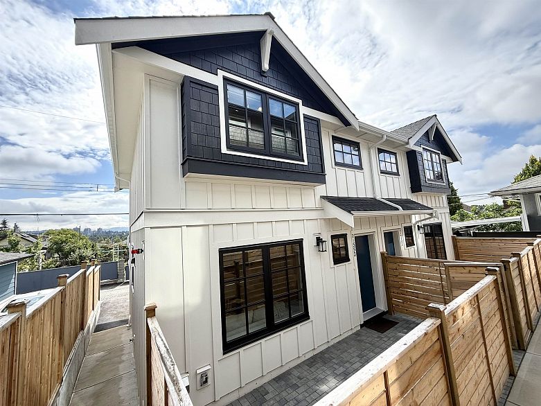 1 552 Kaslo Street
