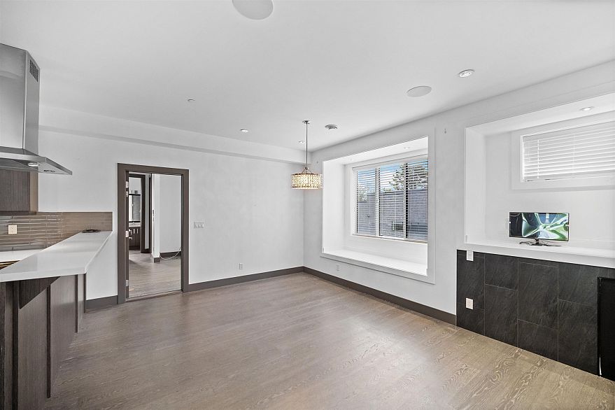 7493 Gatineau Place