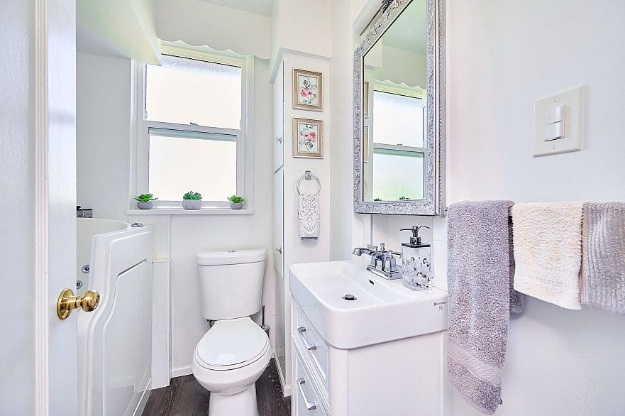 81 E 19th Avenue