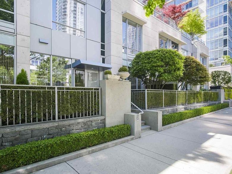 410 Beach Crescent