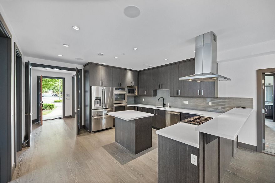 7493 Gatineau Place