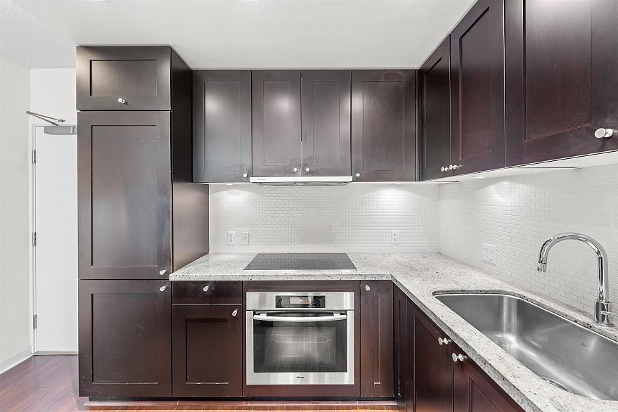 808 821 Cambie Street
