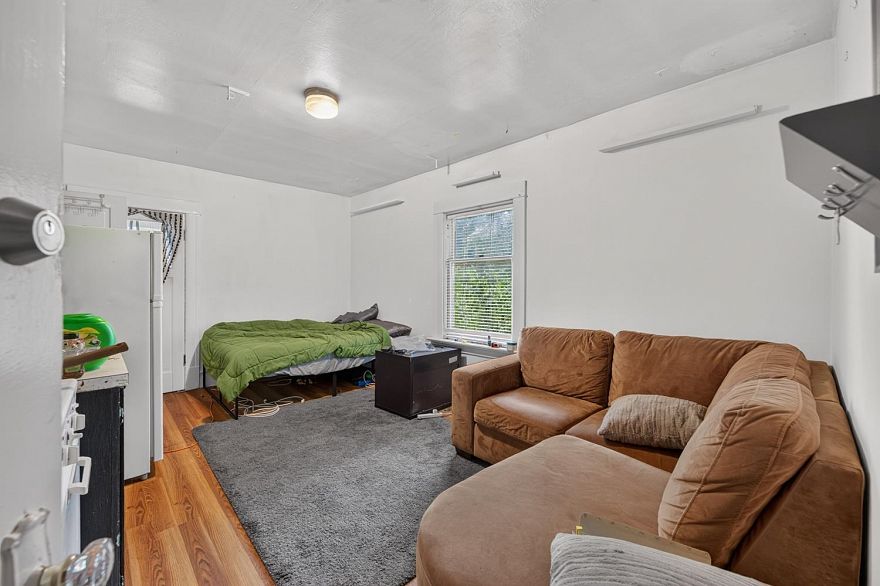 236 W 12th Avenue