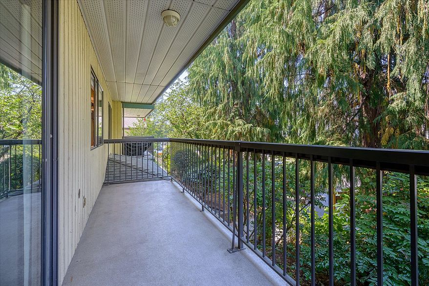 201 1622 Frances Street