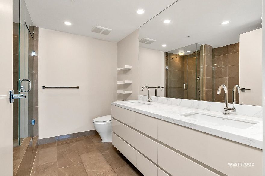 501 8 Smithe Mews
