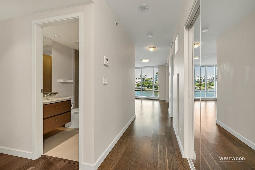 501 8 Smithe Mews