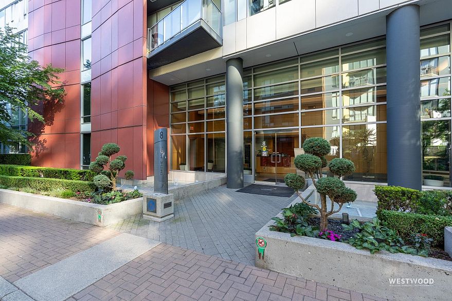 501 8 Smithe Mews