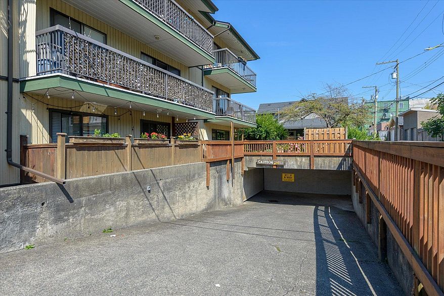 201 1622 Frances Street