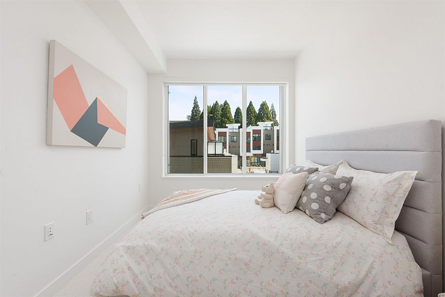 885 W 33rd Avenue
