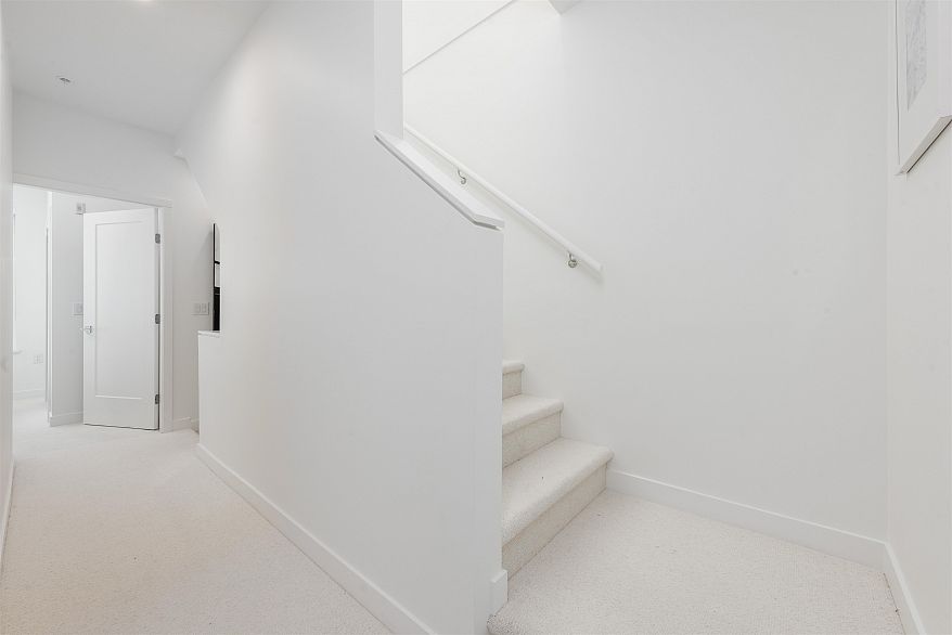 885 W 33rd Avenue