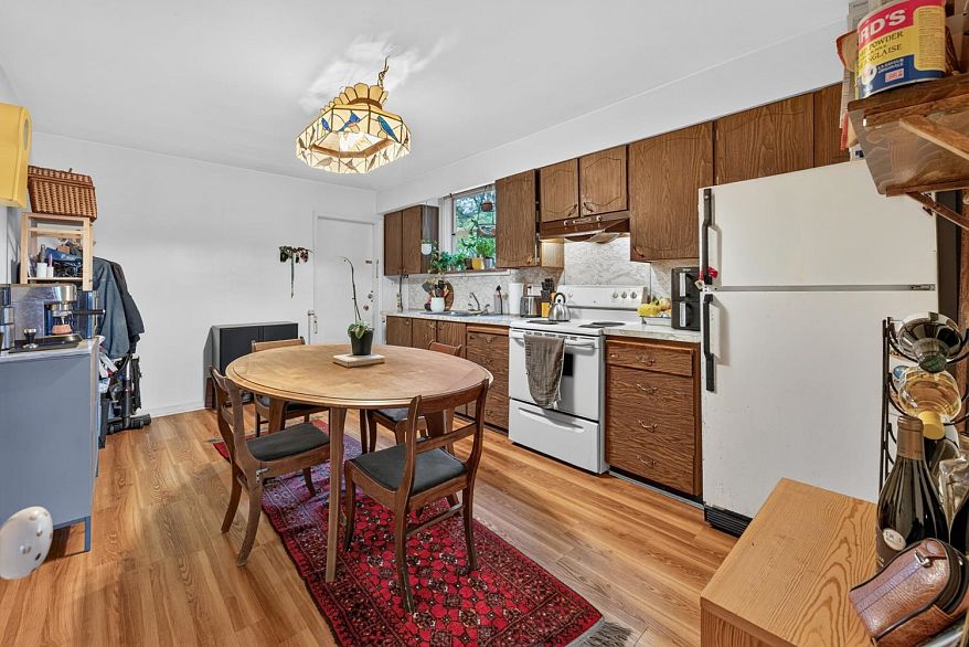 236 W 12th Avenue