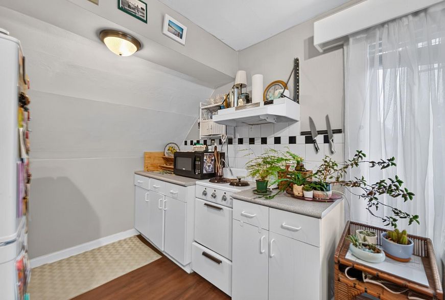 236 W 12th Avenue