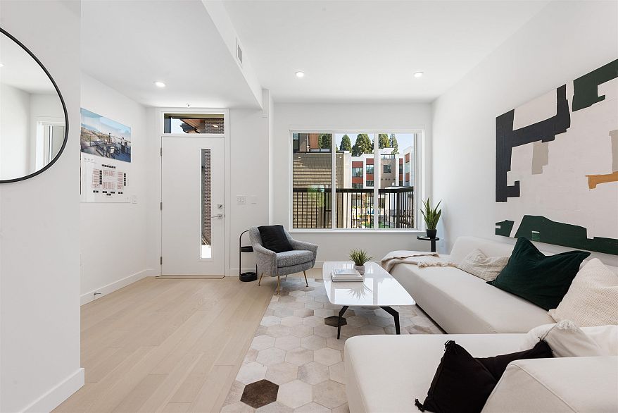 885 W 33rd Avenue