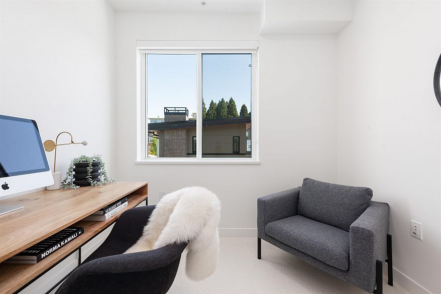 885 W 33rd Avenue
