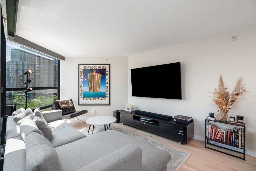 710 1050 Burrard Street