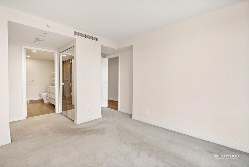 501 8 Smithe Mews