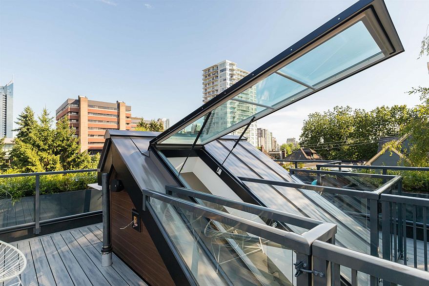 2 1152 Comox Street