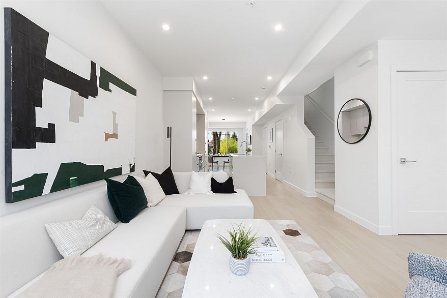 885 W 33rd Avenue