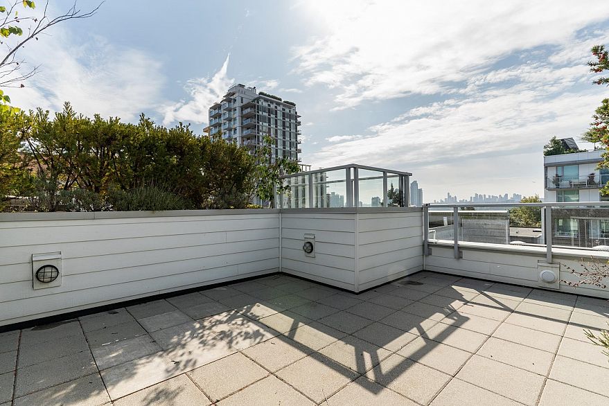 PH9 388 Kootenay Street