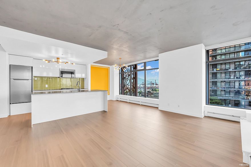 1806 128 W Cordova Street