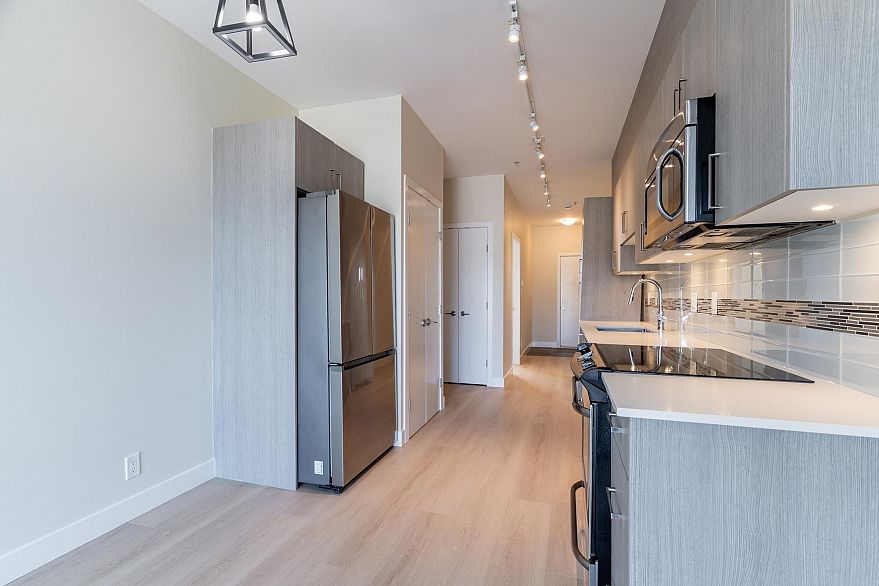 PH9 388 Kootenay Street