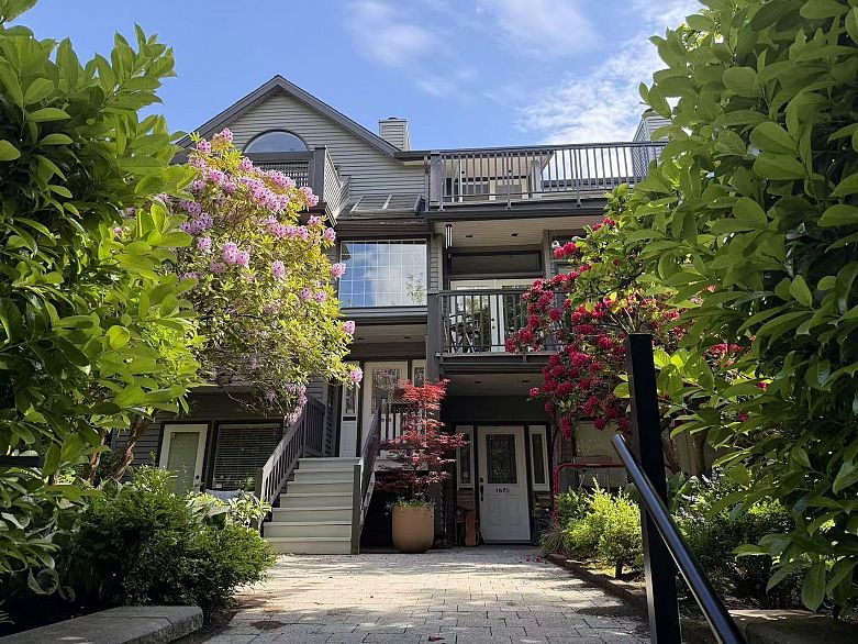 1868 W 15th Avenue