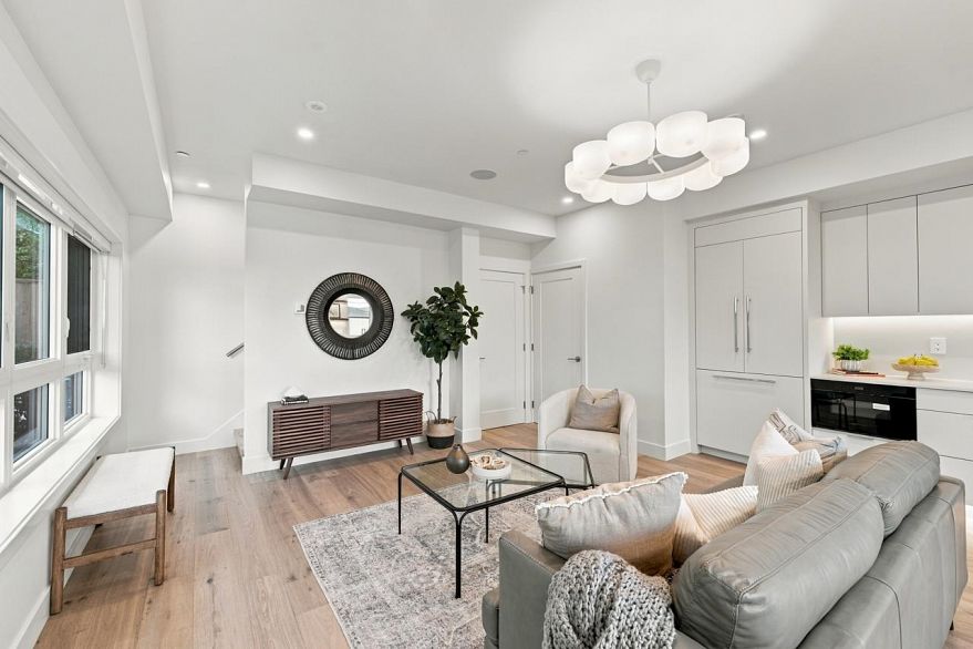 1135 W 33rd Avenue