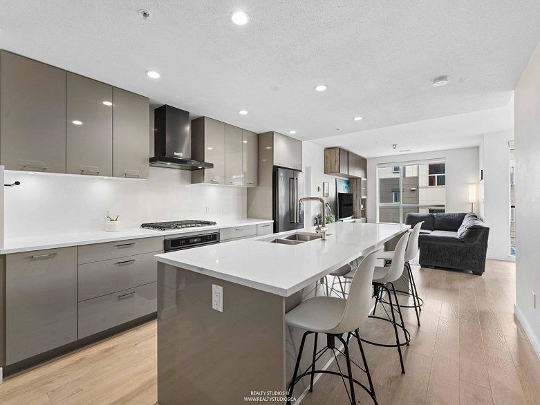 405 3581 Ross Drive