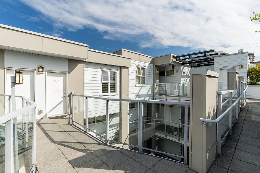 PH9 388 Kootenay Street