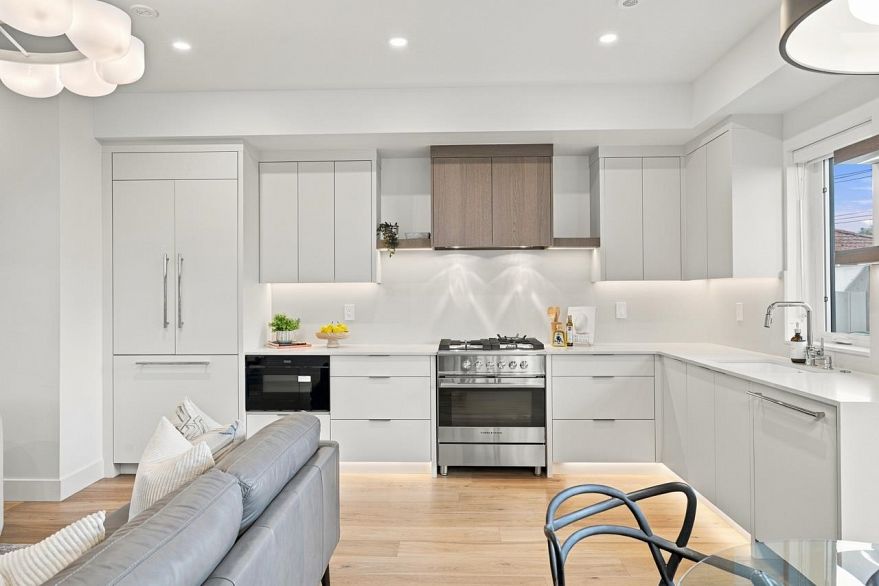 1135 W 33rd Avenue