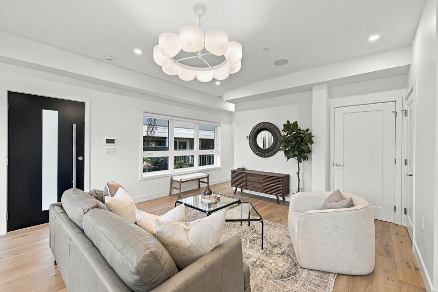 1135 W 33rd Avenue