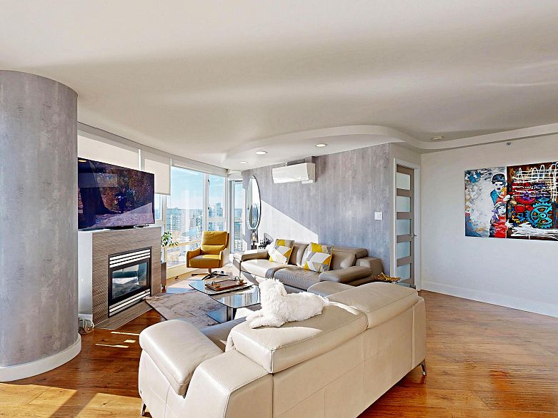 2706 1033 Marinaside Crescent
