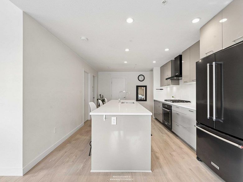405 3581 Ross Drive